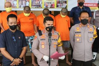 Lagi Asyik Main Judi Slot di Warnet, 3 Pemuda Ditangkap Polisi, Tuh Orangnya - JPNN.com Kaltim