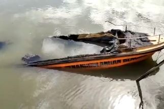 Speedboat Mendadak Terbakar Saat Isi BBM, Seorang Petugas BPBD Alami Luka Bakar Serius - JPNN.com Kaltim