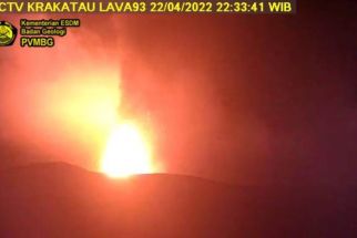 Gunung Api Anak Krakatau Semburkan Lava - JPNN.com Lampung