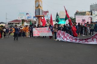 24 Tahun Reformasi, ALM Gelar Aksi Demonstrasi di Tugu Adipura - JPNN.com Lampung