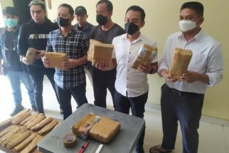 Grebek Pelaku Curat, Polisi Justru Mendapatkan Ganja Seberat 8,5 Kilogram - JPNN.com Lampung