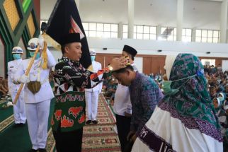 Bupati Parosil Lepas Ratusan Jemaah Calon Haji, Permintaan Doanya untuk Lampung Barat Menyentuh - JPNN.com Lampung