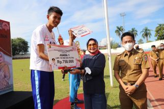 Begini Cara Istri Gubernur Lampung Memberikan Motivasi kepada Penyandang Disabilitas - JPNN.com Lampung