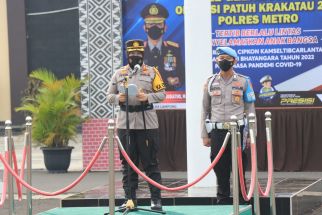 Bermain Ponsel Sambil Mengemudi Siap-siap Kena Sanksi Polisi - JPNN.com Lampung