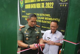 TNI AD Bantu Masyarakat dengan Program Karya Bakti Satkowil 2022 - JPNN.com Lampung