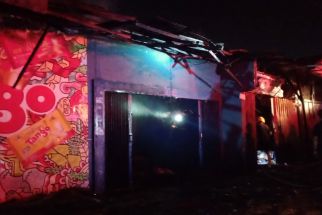Kebakaran Hebat di Rajabasa, 7 Mobil Damkar Diturunkan - JPNN.com Lampung