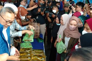 Zulhas Kunker ke Lampung Tekankan Harga Minyak Goreng Curah Rp 14 Ribu, Respons Emak-emak Bikin Kaget - JPNN.com Lampung