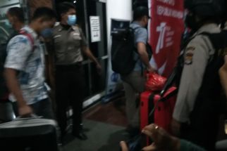KPK Menggeledah Unila Selama  12 Jam, Keluar Bawa 5 Koper Besar, Apa Isinya? - JPNN.com Lampung