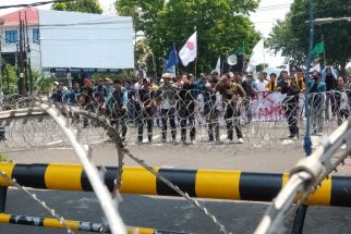 Ribuan Mahasiswa Geruduk Kantor Pemerintah Provinsi Lampung - JPNN.com Lampung