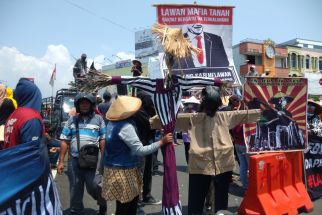 Ratusan Buruh Tani Menggelar Aksi Unjuk Rasa, Sebut Rezim Joko Widodo Menimbulkan Konflik Agraria  - JPNN.com Lampung