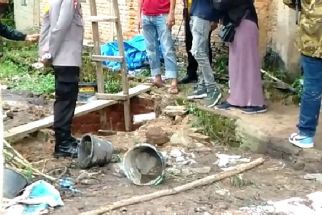Tulang Korban Pembunuhan yang Dimasukkan ke Septic Tank Dikumpulkan, Ada Sekitar 1 Ember  - JPNN.com Lampung