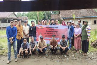 Orang Muda Ganjar Bagikan Bibit Alpukat dan Pisang untuk Warga Pesisir Barat - JPNN.com Lampung