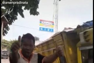 Jalan di Lampung Tengah Rusak Parah, Sosok Pria Ini Singgung Kepala Daerah seperti Pil KB  - JPNN.com Lampung