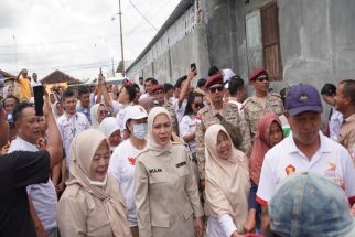 Partai Gerindra Berikan Bantuan Sembako kepada Korban Banjir di Lampung Utara  - JPNN.com Lampung