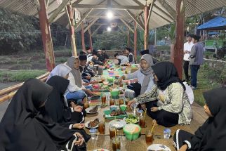 Ganjar Milenial Gelar Bukber dan Santunan Anak Yatim di Lampung Timur - JPNN.com Lampung