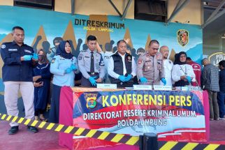 Ternyata Sajam Geng Motor Beli Online, Akhirnya 2 Tersangka Terancam 10 Tahun Penjara - JPNN.com Lampung