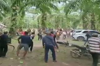 Bentrok Warga dengan Pihak PT di Pesisir Barat Lampung, 4 Orang Luka Berat - JPNN.com Lampung