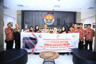 Kadivhumas Polri Berangkatkan Belasan Jurnalis Ibadah ke Tanah Suci  - JPNN.com Lampung
