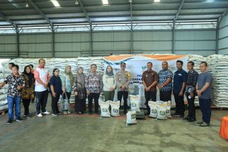 Belasan Ribu KPM di Tulang Bawang Terima Beras - JPNN.com Lampung