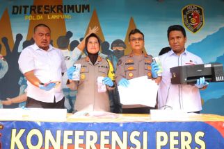 Mahasiswa di Lampung Menyebarkan Uang Palsu, Akhirnya Dibekuk Polisi  - JPNN.com Lampung