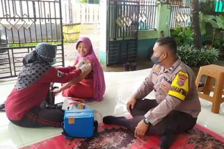 Kejar Target Vaksinasi, Polsek Alas Barat Kerja Door to Door - JPNN.com NTB