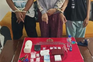 12 Poket Sabu-sabu Ditemukan di Kos, Aksi 3 Pelaku Bikin Geleng-geleng - JPNN.com NTB