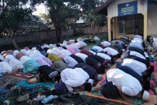 Ratusan Warga Lombok Tengah Salat Iduladha, Ajarkan untuk Peka - JPNN.com NTB