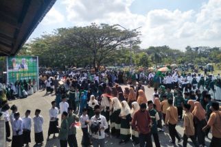Sambut Tahun Baru Islam, Ribuan Santri di Lombok Tengah Gelar Pawai Ta’ruf - JPNN.com NTB