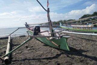Gelombang Tinggi Hantui Perairan NTB, Nelayan Jangan Melaut Dulu - JPNN.com NTB