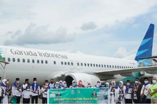 Jemaah Calon Haji dari Jayapura Diberangkatkan Menuju Embarkasi Makassar - JPNN.com Papua