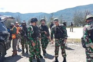 Jelang HUT ke-77 RI, TNI-Polri Baku Tembak dengan KKB di Intan Jaya Papua - JPNN.com Papua