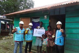 Peringati HUT ke-77 RI, PLN Papua Berikan Bantuan Pemasangan Listrik Gratis kepada 630 KK - JPNN.com Papua