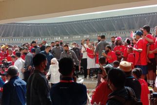 Bahagia Setelah Berfoto Bareng Jokowi, Teresa: Tuhan Yesus Menjaga Bapak - JPNN.com Papua