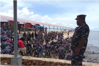 Panglima Komando Armada III Pimpin Aksi Pembersihan Pantai di Sorong - JPNN.com Papua