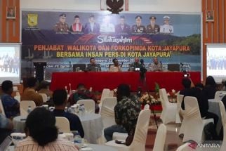 Frans Pekey Berharap Insan Pers Turut Membangun Kota Jayapura - JPNN.com Papua