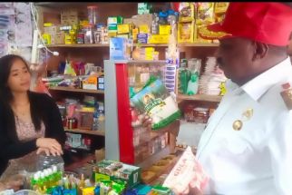 Menjelang Natal, Bupati Puncak Blusukan ke Pasar Ilaga untuk Pantau Stok Bahan Pangan  - JPNN.com Papua