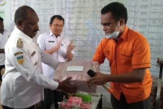 Pemda Puncak Salurkan Bantuan Kemensos Senilai Rp 17 Miliar Bagi Masyarakat - JPNN.com Papua