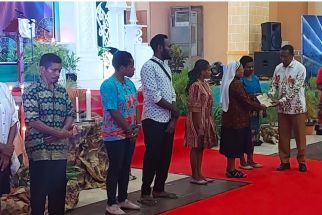 Kasrem Merauke dan Pj. Gubenur Papua Selatan Rayakan Natal Bersama Anak-anak Panti Asuhan - JPNN.com Papua