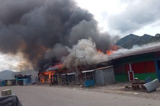 Dogiyai Memanas Seusai Seorang Pria Tewas, Kios Milik Warga Dibakar - JPNN.com Papua
