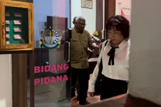 Plt Bupati Mimika Jadi Tersangka Dugaan Korupsi Pengadaan Pesawat dan Helikopter - JPNN.com Papua