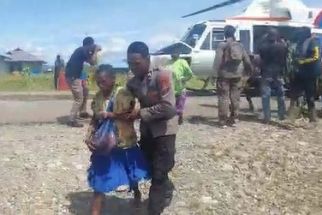 Puluhan Warga Korban Intimidasi KKB di Paro Nduga Dievakuasi - JPNN.com Papua