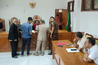 Sidang Praperadilan Kasus Korupsi Plt Bupati Mimika Berlangsung Alot - JPNN.com Papua