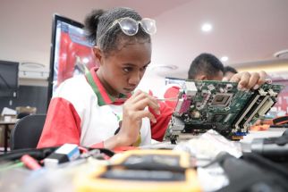 Hebat, Anak Papua Segera Luncurkan Brand Smartphone dan Laptop Karya Sendiri - JPNN.com Papua