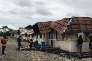 Bangunan Sekolah di Yahukimo Dibakar, Polisi Amankan 2 Pria, KKB? - JPNN.com Papua