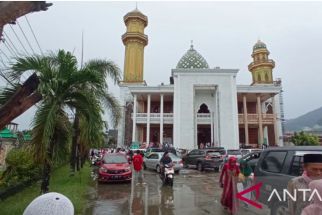 Umat Muslim Jayapura Gelar Salat Idulfitri 1444 H di Masjid Agung Al-Aqsha - JPNN.com Papua