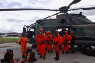 Tim SAR Gabungan ke TKP Kecelakaan Pesawat dengan Cara Ini - JPNN.com Papua