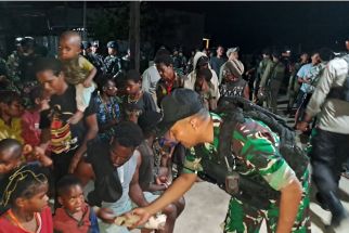 Prajurit Yonif Mekanis Raider 411 Kostrad Membantu Pengamanan Masyarakat Nduga - JPNN.com Papua