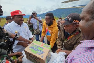 Pemkab Puncak Salurkan Bahan Makanan ke Dua Distrik Terdampak Bencana Kekeringan - JPNN.com Papua