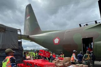 Kemensos RI Kirimkan 14 Ton Bantuan Logistik Kepada Korban Terdampak Cuaca Ekstrem di Puncak - JPNN.com Papua