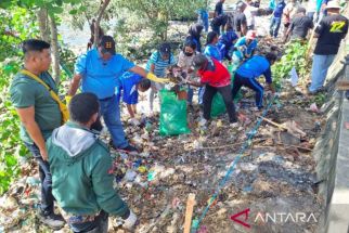Bupati dan ASN di Manokwari Bersihkan Kota Sambut HUT ke-78 RI - JPNN.com Papua